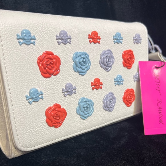 ☠️💜BETSEY JOHNSON XOSYBIL
ROSE & SKULL CROSSBODY BAG💜☠️NWT - Picture 10 of 15